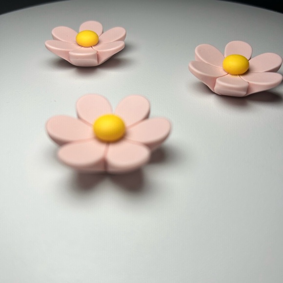 3 Daisy Fridge Magnets - Picture 11 of 17